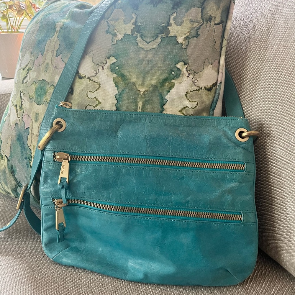 Ready for Spring!  Beautiful Hobo turquoise leather handbag.